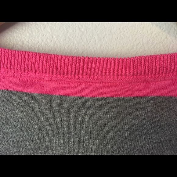 Aeropostale V-Neck Sweater - Picture 3 of 4